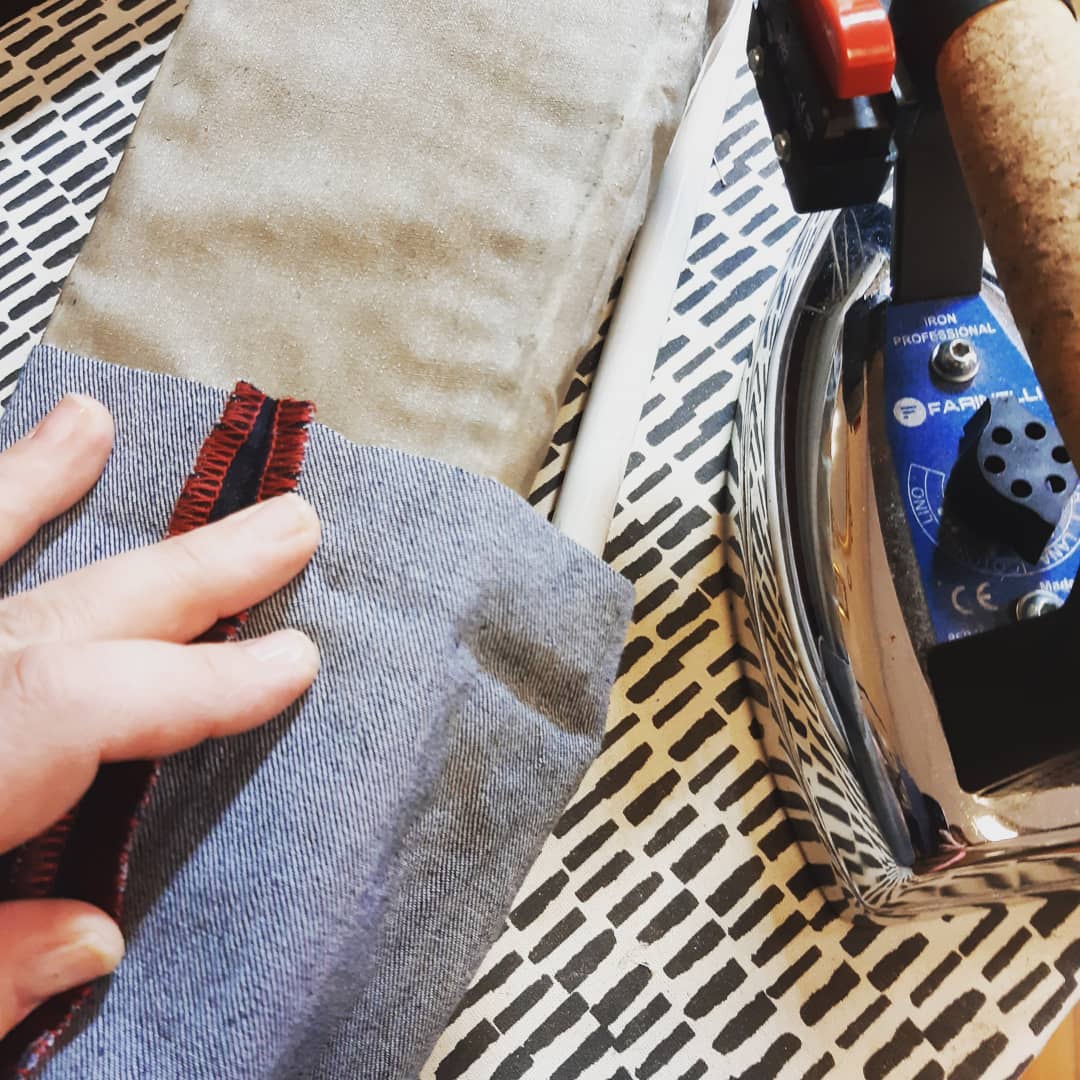 Ourlet de pantalon jean - couturière La Brède