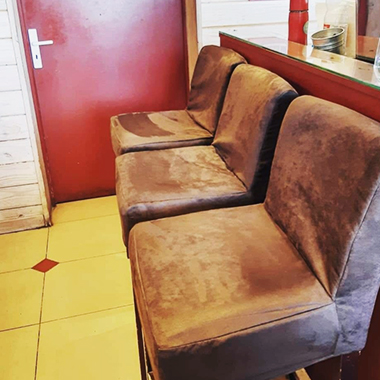 Confection de housses de fauteuil et chaises de bar à La Brède Bordeaux